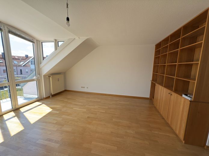 Wohnzimmer mit Einbauschrank