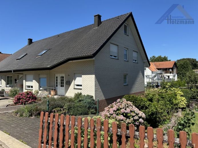 Geräumige, unterkellerte Doppelhaushälfte in Vlotho - Holzmann Immobilien – Foto 1