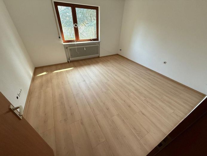 Zweifamilienhaus mit 2 sep. Wohneinheiten | Mögl. Anlageobjekt – Kinderzimmer Wohnung OG