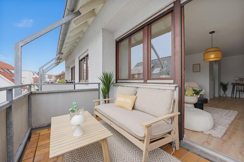 Renovierte 2,5-Zimmer-Wohnung mit Balkon, Einbauküche und Tiefgaragenstellplatz in Ostfildern – Balkon