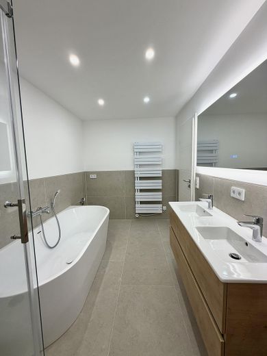 Frisch sanierte 3-ZKB Maisonette mit 2 Balkonen, Tiefgarage, Kamin in ruhiger Lage - Provisionsfrei – Foto 5