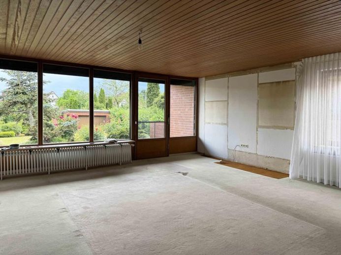 Celle: Charmantes Zweifamilienhaus mit großem Grundstück – Foto 1