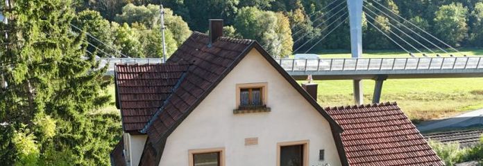 Il vostro nuovo progetto lungimirante: casa plurifamiliare da ristrutturare con grande potenziale a Untersteinach