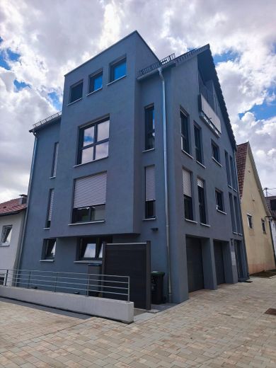 Neubau 2,5-Zimmer-Wohnung 2. OG in Herrenberg mit Küche, Garage, Wallbox, gehobene Ausstattung – Außenansicht