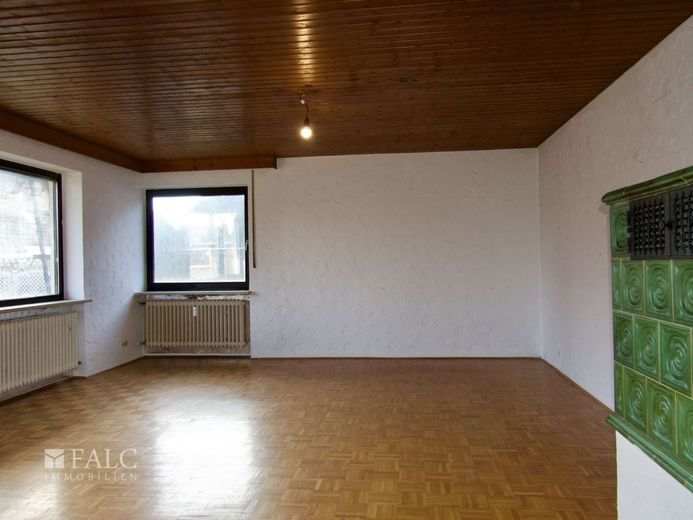 Einfach Mehr: Bungalow mit ELW. Garage, Süd-Loggia-Terrasse. Wohnreserve. Ruhige Wohnlage. Frei. – EG: Wohnzimmer