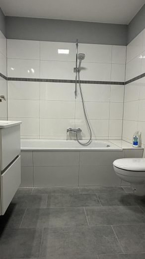 Berlin-Kladow -kernsanierte 3 Zimmer Maisonette Wohnung mit kleinem Garten – Bad 1 im OG