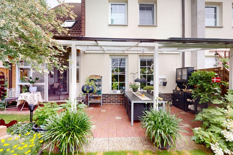 Bezugsfertige Doppelhaushälfte bei Berlin mit schöner Gartenanlage und guten Anbindungen – Terrasse