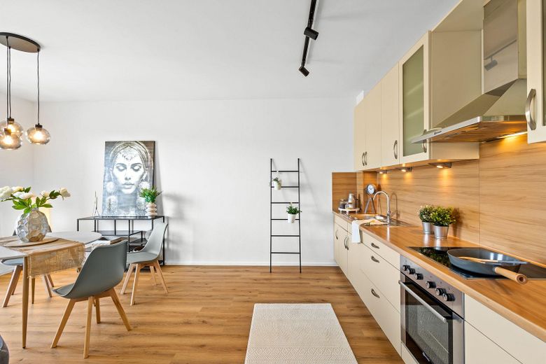 2 odalı, konforlu yaşam için - Modernize edilmiş kat mülkiyetli daire hemen taşınmaya hazır – Wohnküche