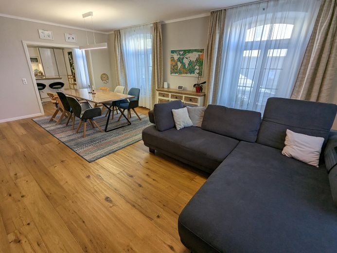 Wohnen wie im Haus auf einer Etage – Wohn-und Essbereich
