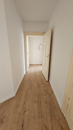 Großzügige 2 Zi WG-wohnung, große Wohn-EBK-Küche, zentrumsnah, sehr hell – Flur