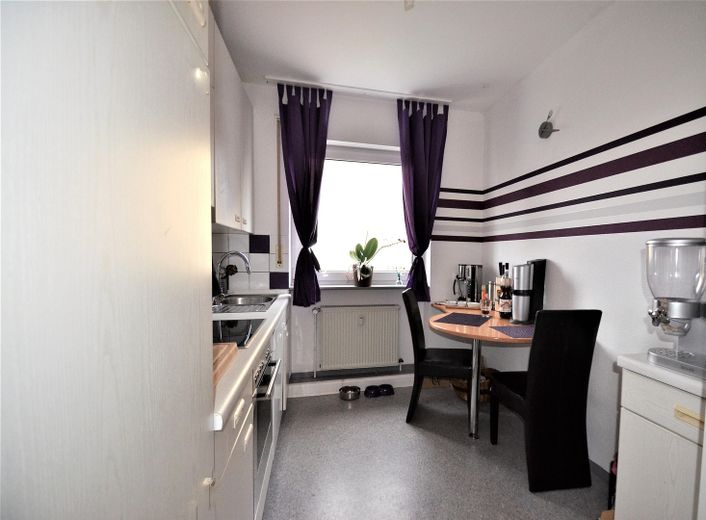 ****TOP 3,5-4 Zimmerwohnung, großer Balkon, in Ansbach, ruhige zentrale Lage – große Küche mit Essplatz, Bsp.