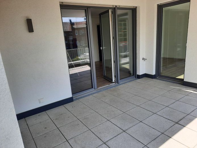GV-Stadt, 3 Z/K/D/B/Abst., 79 m² mit Süd-Balkon, Aufzug, barrierefrei, Wärmepumpe, PV-Strom – Balkon/Loggia