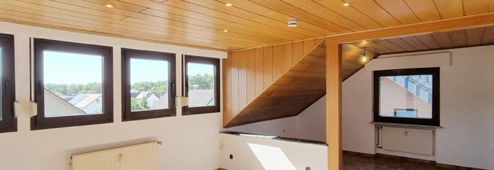 Ideal für Jung & Alt: renovierte Dachgeschosswohnung in Stukenbrock - Treppenlift vorhanden!