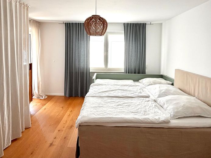Helle 4-Zi.-Wohnung mit 2 Balkonen & Stellplatz – modernisiert, Süd-West – Schlafzimmer 1
