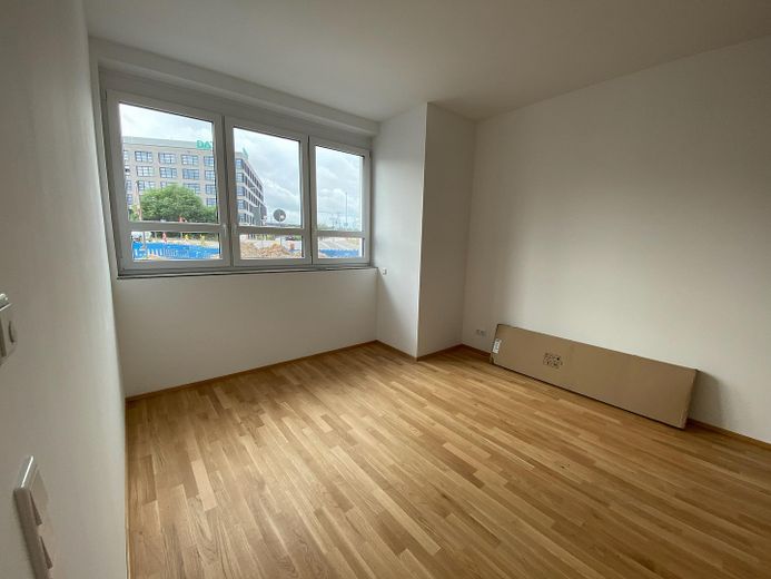 Lichtdurchflutete Neubau 3,5-Zimmer Maisonettewohnung: Loft-Charakter in zentraler Lage – Großzügige Wohnküche EG