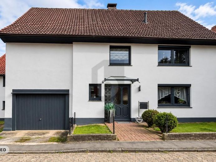 SANIERTES ZUHAUSE MIT POOL UND IDYLLISCHEM GRUNDSTÜCK – Foto 1