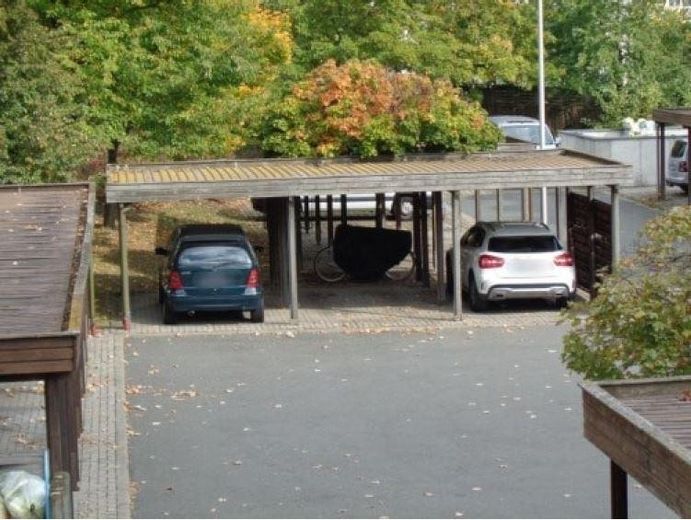 شقة حديثة ومجهزة جيدًا من 5 غرف (112م²) في موقع جيد في هرتسوغن آوراخ – Carport (rechts)