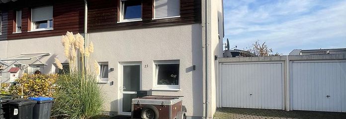 Modernes High-Tech-Wohnen: Reihenendhaus mit smarthome-Komfort & Gartenoase – Haufront
