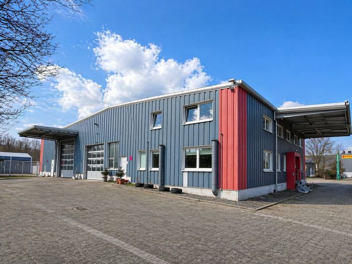 Superfici ufficio flessibili con capannone di stoccaggio e aree sociali a Gelsenkirchen-Erle – Außenansicht – Zufahrt Lagerha