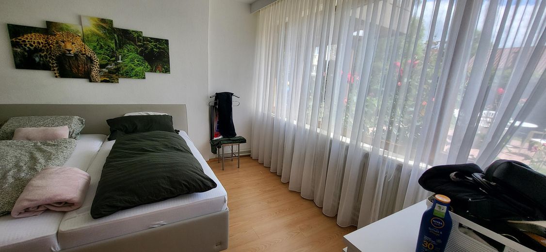 Exclusive 3-room apartment, fitted kitchen, terrace, winter garden + garden, top location Pforzheim Nordstadt – Schlafzimmer