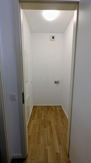 Moderne 2-Zimmer-Gartenwohnung in Rheinnähe – Barrierefreies Wohnen in Köln-Bayenthal – Abstellraum, Waschma. Anschluß