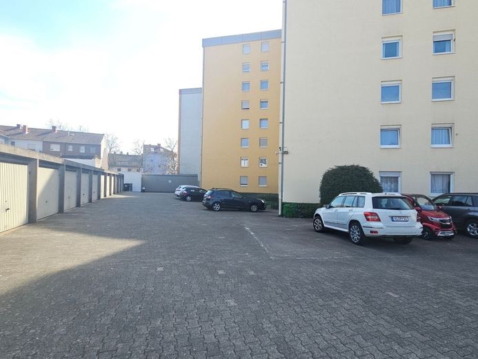 Investieren Sie in wertstabile Immobilien - wir machen es möglich! Kapitalanlage in Kaiserslautern. – Stellplätz im Hof