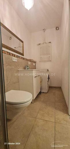 Große 3,5 Zi.-Altbauwhg., 2. OG, möbliert. Bad mit Wanne und Dusche, Balkon und kl. Garten zur gemeinschaftlichen Nutzung; Stellplatz vorhanden. – ac6a0cdbb8a688685dc6b63ce7645872f48bc6d3.jpg
