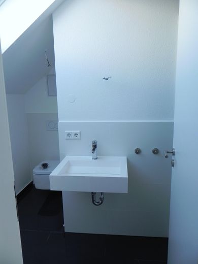 DHH A+ Wärmepumpe Best Lage – Bad/Dusche Studio