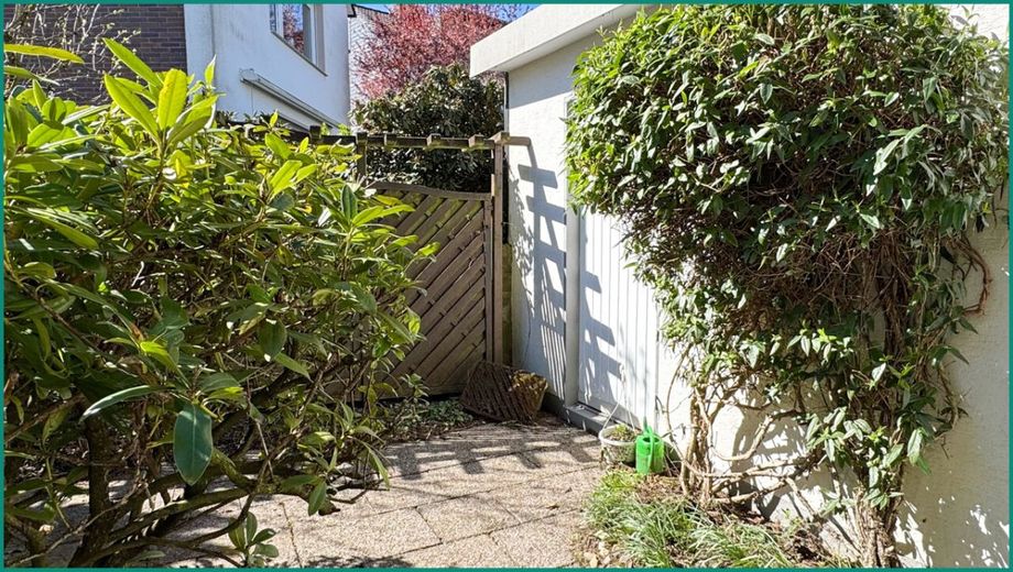 GENERATIONENHAUS MIT VIEL PLATZ IN SCHÖNER WOHNLAGE NÄHE STADTZENTRUM VON RADEVORMWALD, PROVISIONSFREI – Seitlicher Zugang zur Garage