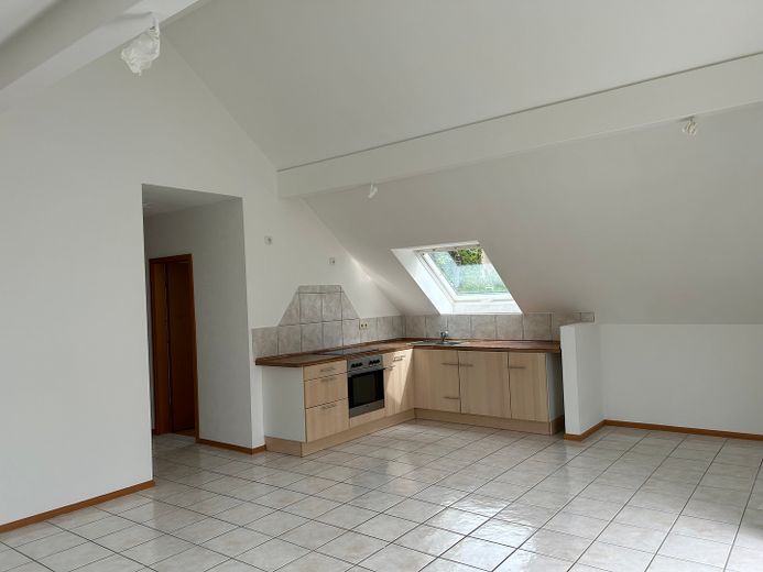 Schöne 2-Zi-Wohnung m.Balkon,Grün-& Blicklage,Kfz-Stellplatz,Keller.Am Schäfersberg-Niedernhausen – Wohnzimmerblick von Westseite