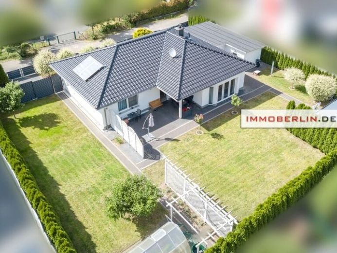 IMMOBERLIN.DE - Güneşli bahçesi ve garajı olan çekici bungalov – Fotoğraf 1