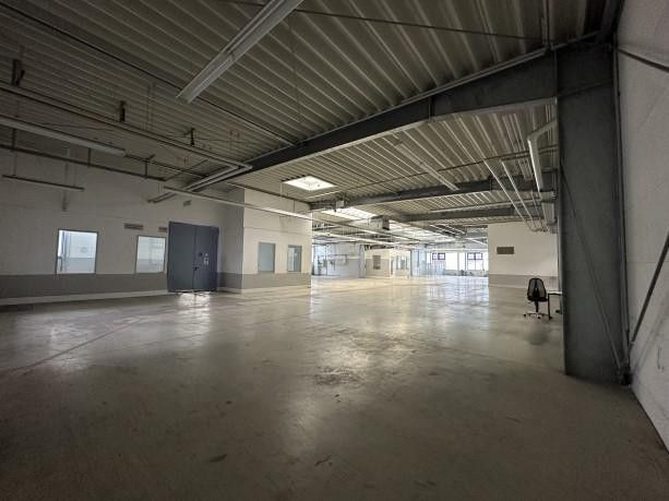 Industrie-/Logistikstandort mit Büro- und Sozialflächen| 6.000 € Kalt| 3,83 €/m² | 3D-Scan – Haupthalle 