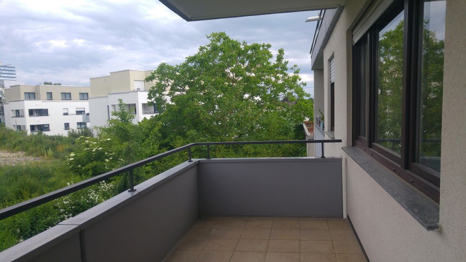 renovierte 1,5-Zi-Whg. Stadtmitte Postareal, Südbalkon, Pkw-Stellplatz – Überdachter Südbalkon