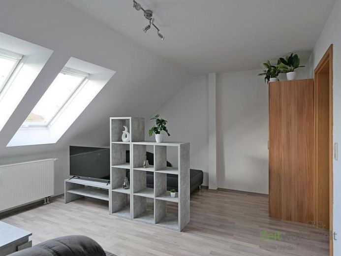(EF0897_M) Eisenach: Eisenach, neu möblierte Wohnung im Dachgeschoss mit eigener Waschmaschine, WLAN inklusive – फोटो 1