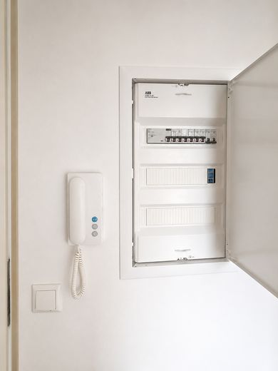 Modern, hochwertig und bezugsfertig – kernsanierte Wohnung in Oberndorf – Elektrik