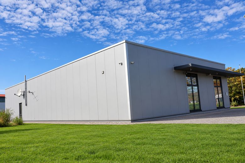 Halle commerciale de 352 m² à Zetel avec bureaux, entrepôt, espace d’exposition et production – Photo 5
