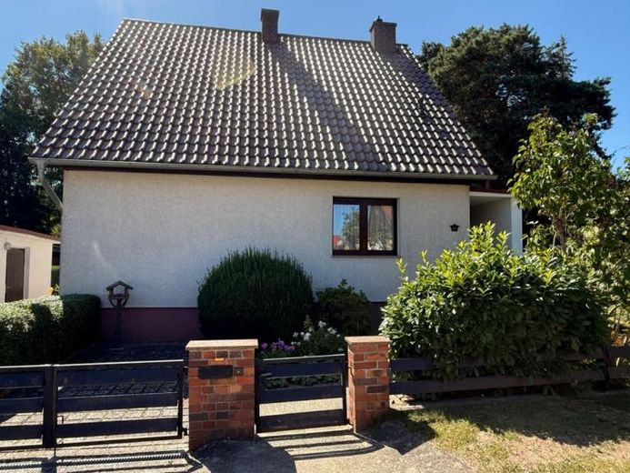 Großzügiges Einfamilienhaus mit Kamin, Terrasse und Garage in ruhiger Lage von Lübben – Foto 1