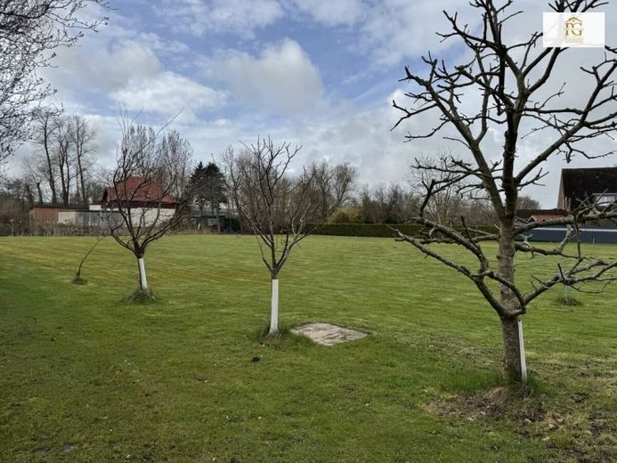 Baugrundstück in Otterndorf 4-6 EFH/MFH möglich
4.101 m2 davon 1.980 m2 Wohnbaufläche – Foto 1
