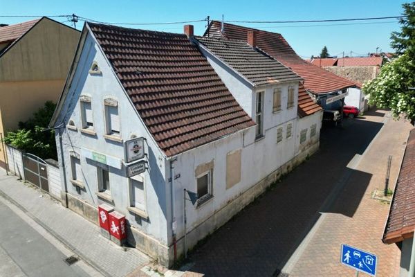 Große Scheune mit Ausbaupotenzial und Wohnhaus auf ca. 722 m² Grundstück in Böhl-Iggelheim