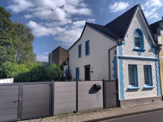 Einfahrt zu Stellplatz