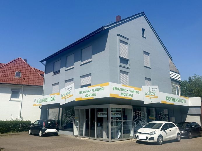 Perfekt sichtbar: Ladenlokal mit großzügiger Fensterfront in Löhne - Gohfeld – Titelbild