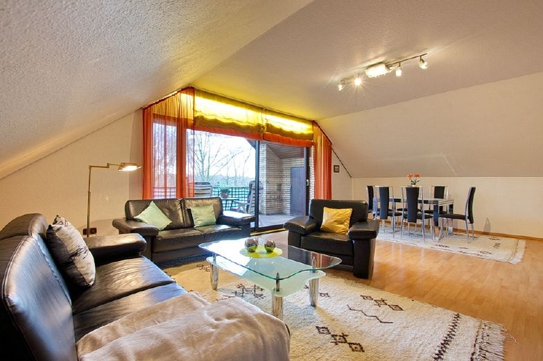 Ansprechende und komfortable Wohnung mit Loggia, in ruhiger grüner Umgebung – 861bc263e1f558977626eed7d813f99482ef6476.jpg