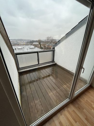 bezczénsyjny dom mieszkalno-usługowy z rentownością 8,0 % – Balkon DG
