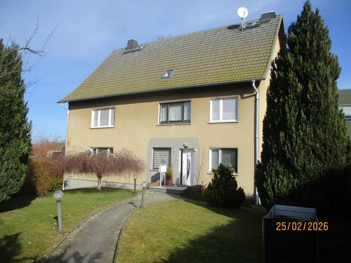 Freistehendes 3-Familien Haus in ruhiger Lage – Ansicht Süd (2)