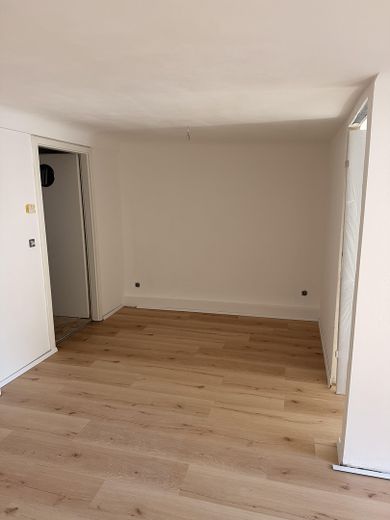 Appartamento ristrutturato integralmente di 2 locali in un edificio storico a Stoccarda-Plieningen – Essbereich