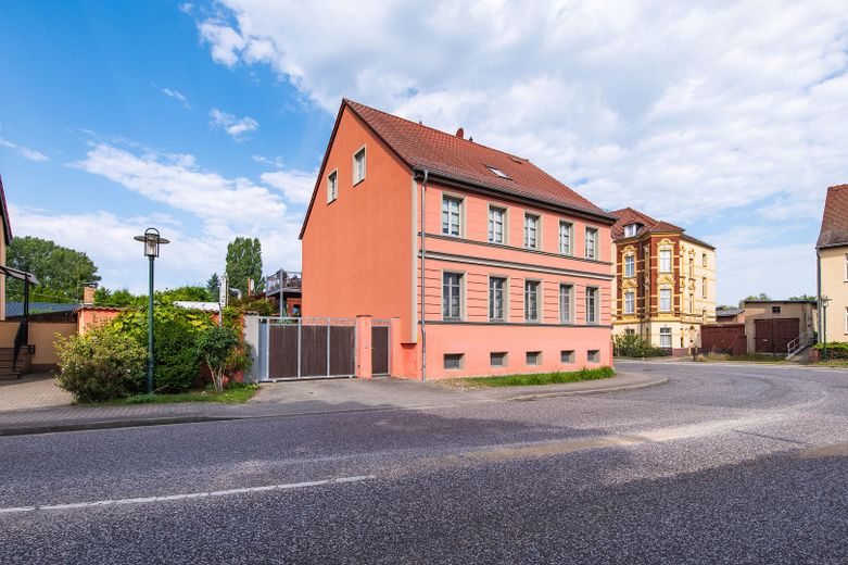 Charmantes Stadthaus mit etabliertem Restaurant in bester Lage von Gransee – Mehrfamilienhaus / Ansicht 1