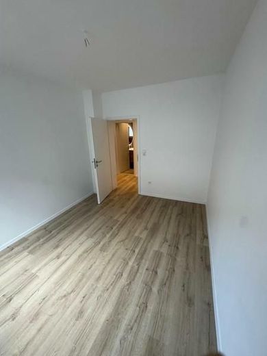Erdgeschoßwohnung - Innenstadt - alles zu Fuß erreichbar - beste Wohnlage - worauf Warten? – 13 Zimmer