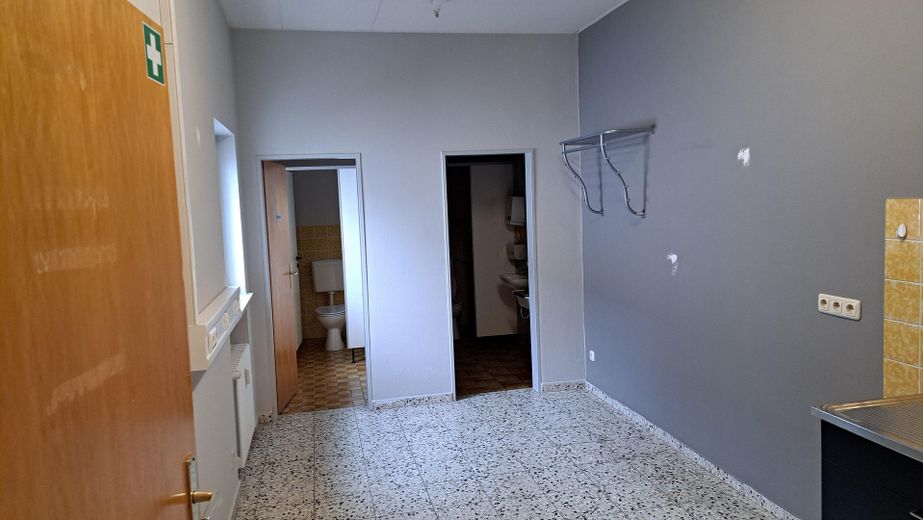 420 m² Gewerbefläche zentral in Plattling – ideal für Onlinehandel, Technik, Showroom oder Service – 2 Toiletten