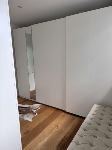 Exklusives Loft-Apartment mit Designküche, Klimaanlage, 2 Balkonen & Garage – 110 qm Wohnkomfort – Integrierte Einbauschränke