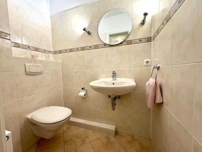 Wohnen am Stadtpark: Moderne 3-Zimmer-Wohnung mit Balkon – Gäste-WC